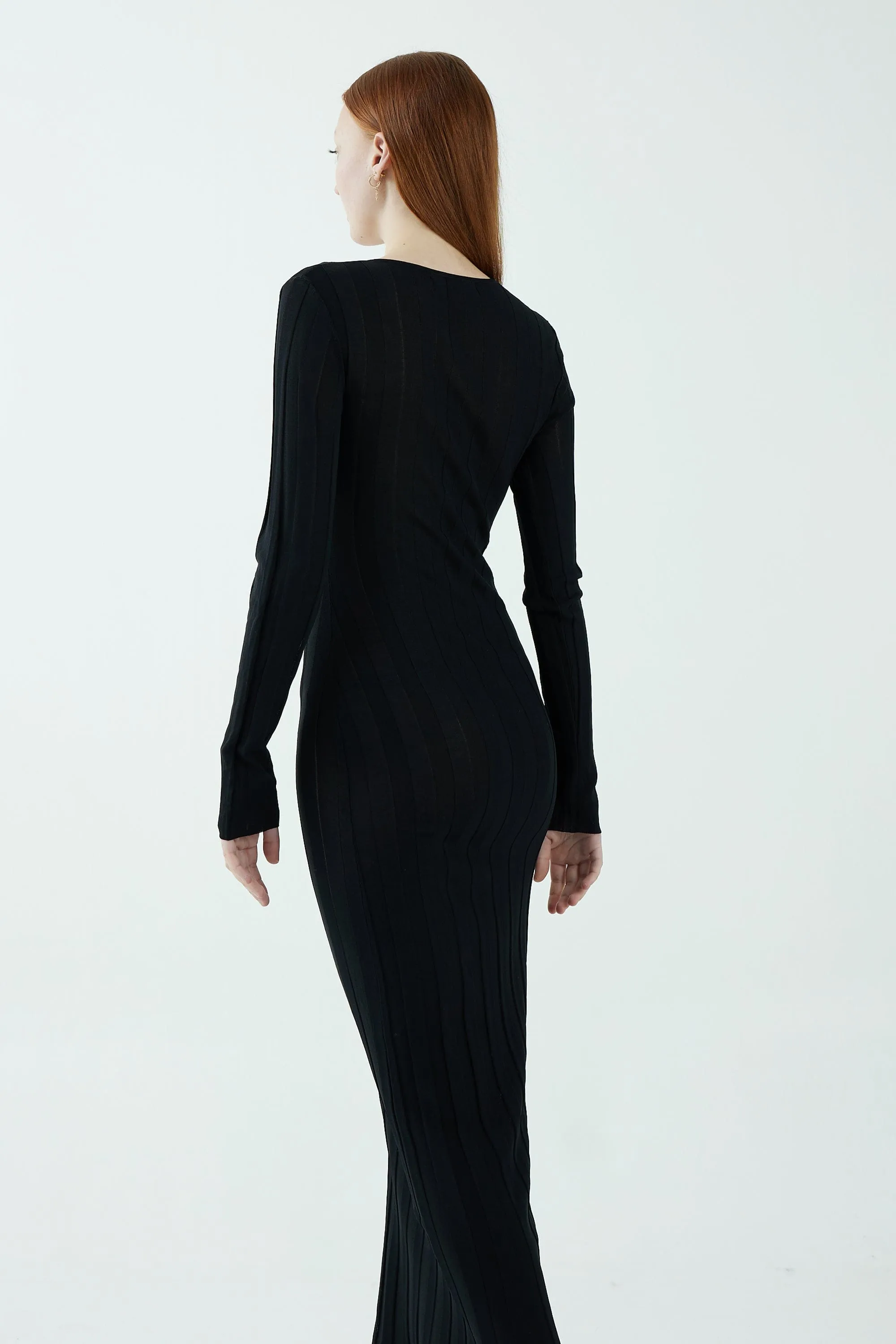 LIAISON KNIT KEYHOLE MAXI DRESS | BLACK