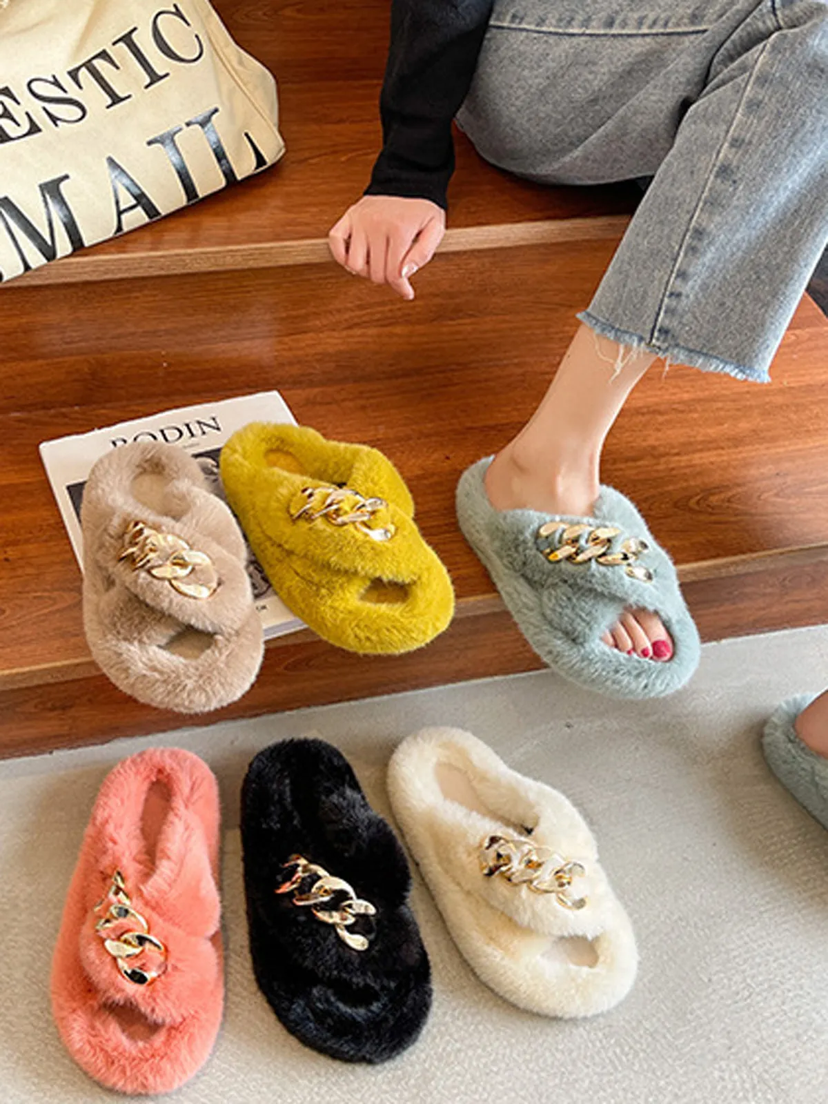 Metal Chain Warm Slippers - Black