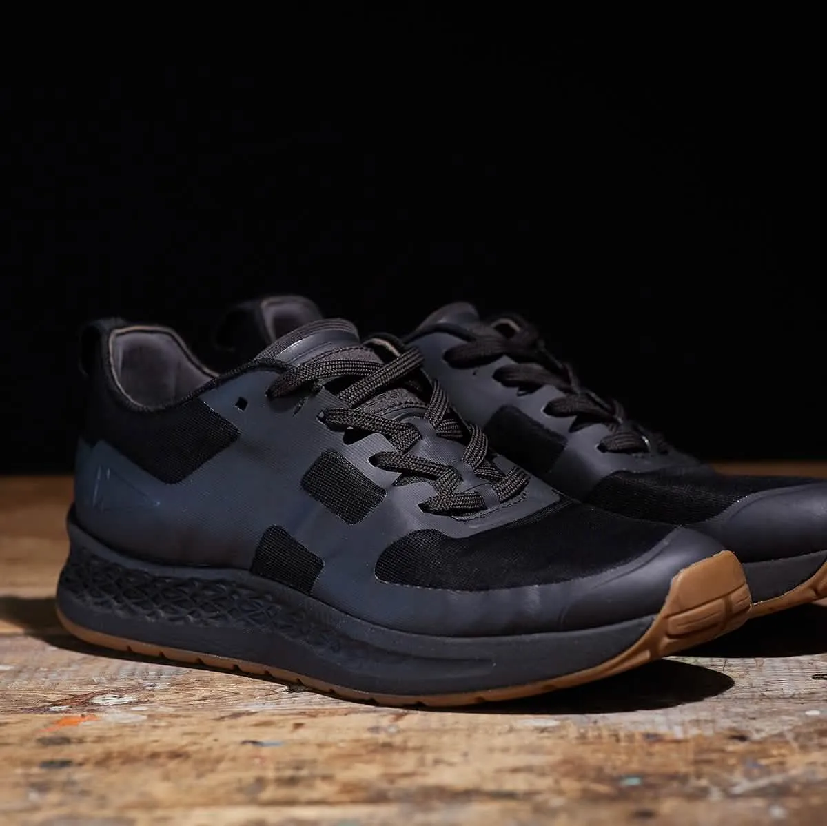 Women's Rough Runners - Black   Gum